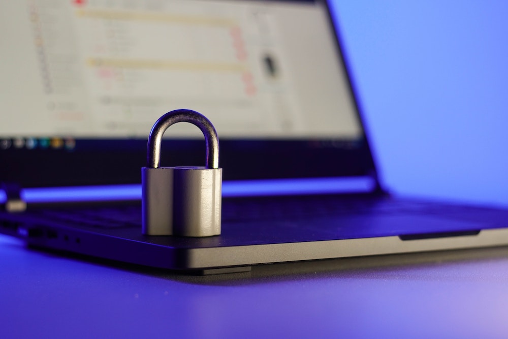 Les formations en cybersécurité pour les entreprises du secteur du tourisme : comment protéger les données de vos clients ?