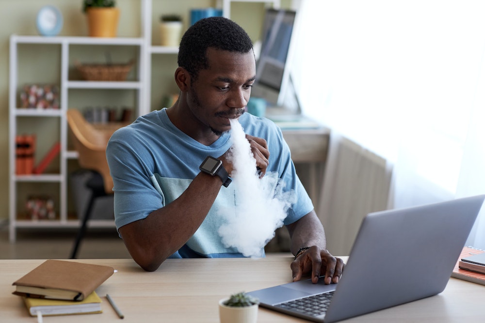 Comment réussir l'ouverture de son magasin de cigarettes électroniques : un guide complet